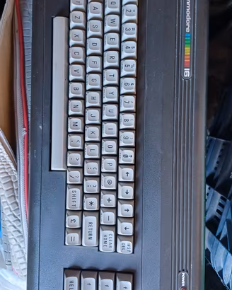 commodore 16 + datasette + manuali + giochi 1985i