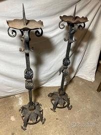 2 Antichi candelabri da terra