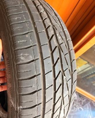 Pneumatico Good Year 195/55 R15 e copricerchio VW