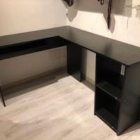 scrivania nera angolo