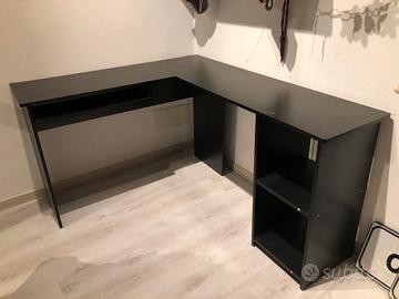 scrivania nera angolo