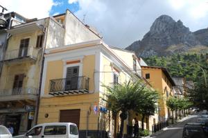 Casa indipendente su 4 livelli con terrazzo