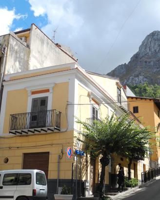 Casa indipendente su 4 livelli con terrazzo