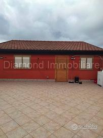 Palazzetto indipendente con terreno a Viagrande