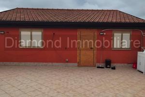 Palazzetto indipendente con terreno a Viagrande