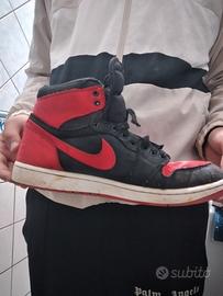 scarpa jordan 1 black e rosso florescente 