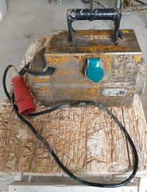 Vibratore per getti in calcestruzzo