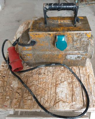 Vibratore per getti in calcestruzzo