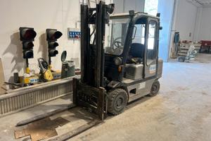 Carrello elevatore OM D30 macchina operatrice