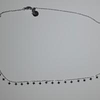 Collana in acciaio con stelline.