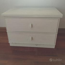 comodino in legno 