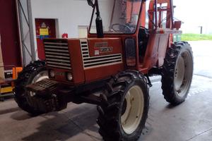 TRATTORE AGRICOLO E ATTREZZATURE VARIE