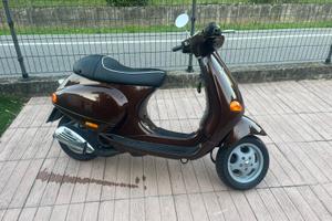 Vespa et4 125