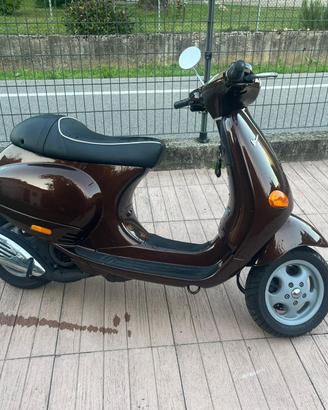 Vespa et4 125