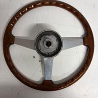 Volante in legno Momo x Maserati e classiche