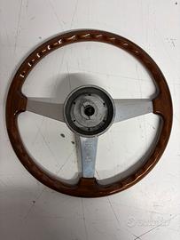 Volante in legno Momo x Maserati e classiche