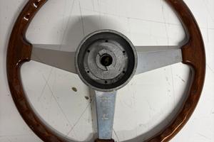 Volante in legno Momo x Maserati e classiche