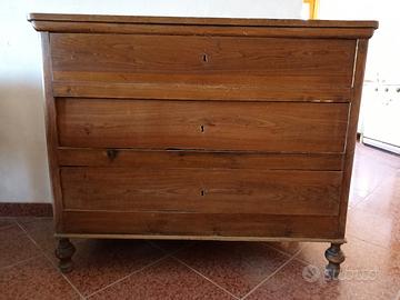 comò in legno massello 