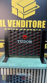 Espositore Tudor