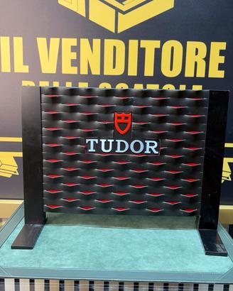 Espositore Tudor