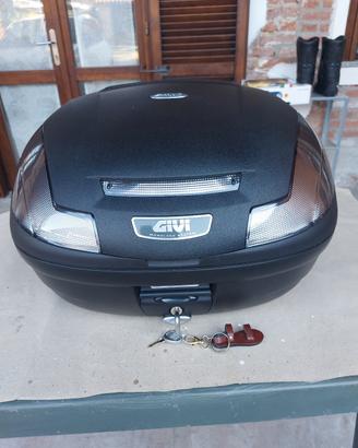 Bauletto Givi 47 l + schienalino  + piastra 
