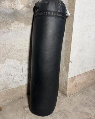 Sacco kick boxing 32kg mai usato