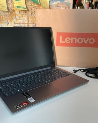 Lenovo IdeaPad Slim 3 - 16 GB RAM - SSD 512 GB