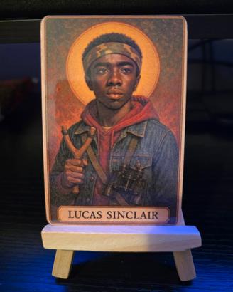 Santino artistico Stranger Things Lucas Sinclair