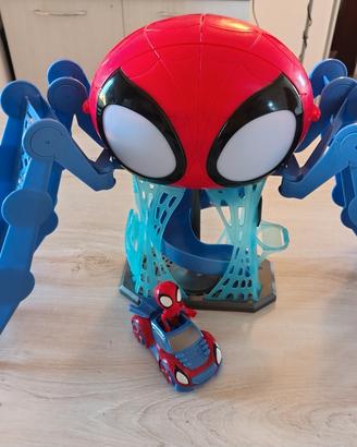 Quartier generale base dei ragni con Spidey e auto