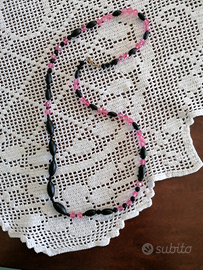 Collana nera e fucsia