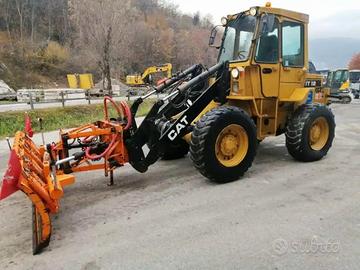 Pala Gommata Caterpillar IT12 Q80