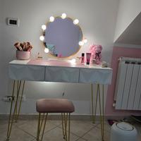 tavolo da trucco più sgabello 