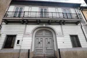 Intero stabile da ristrutturare