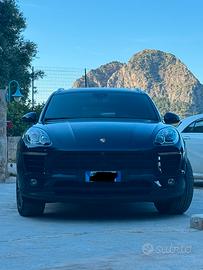 Porcsche macan