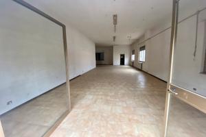 Locale ad uso artigianale laboratorio/magazzino