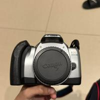 Canon eos 3000V con obiettivo