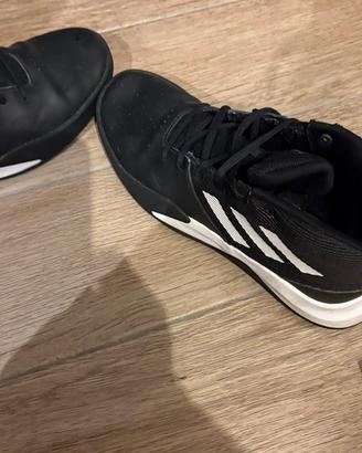 Scarpe Adidas OwnTheGame basket