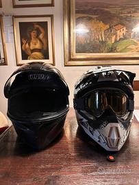 2 caschi moto AGV integrale e MDS cross