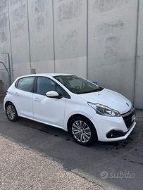 Peugeot 208 benzina