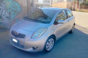 Toyota yaris benzina  109.000 km  2007