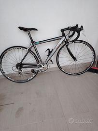 bici da corsa bianchi taglia 49