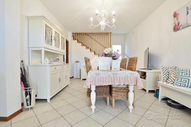 VILLA A SCHIERA A CEGGIA