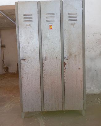 Armadietto  in ferro
