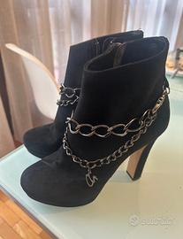 Stivaletti in camoscio con plateau Carla G