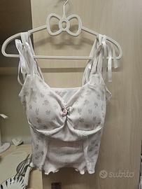 Top a spalline rosa con rose