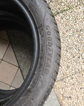 Gomme 215 50 18 Goodyer ultragrip 