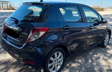 Toyota Yaris 1.0 Benz. 5porte Nav/Telec/USB/Tauch