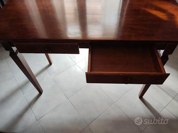 Tavolo nuovo di legno 