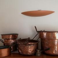 Oggetti vari antichi in rame, ghisa, legno