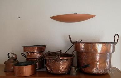 Oggetti vari antichi in rame, ghisa, legno